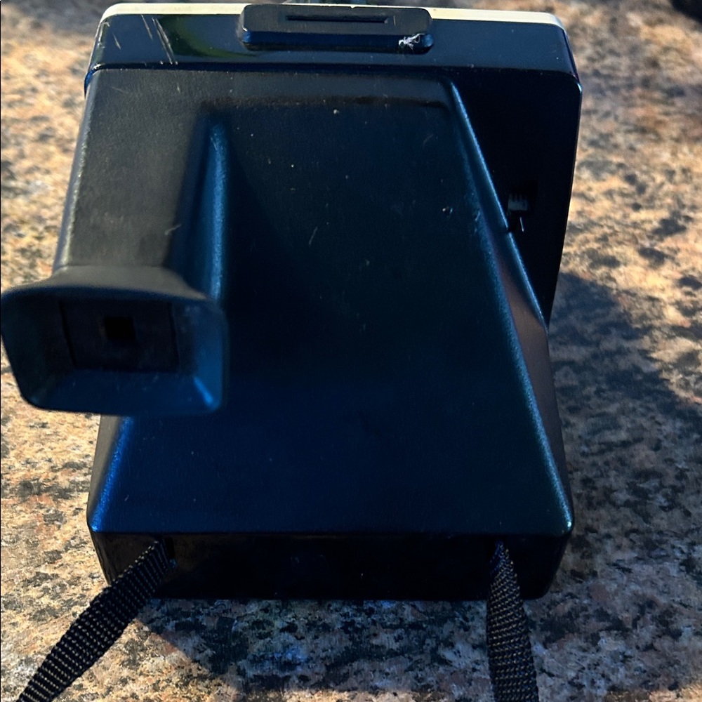 Polaroid OneStep Land Camera - White with Rainbow Stripe - Picture 3 of 6
